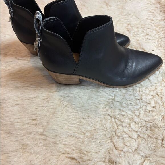 Nine West Black Ankle Booties Sleek Design - Picture 4 of 8